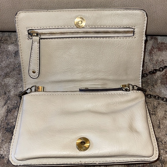 Street Level Cream and Antique Gold Leather Crossbody Bag - Picture 6 of 10